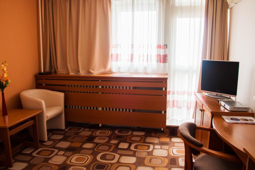Hotel Druzba Michalovce Exterior foto